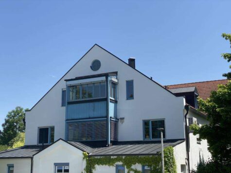 Neu renovierte 3 Zimmer Wohnung mit West-Loggia und TG sowie Keller in Weilheim-Ost, 82362 Weilheim, Dachgeschosswohnung