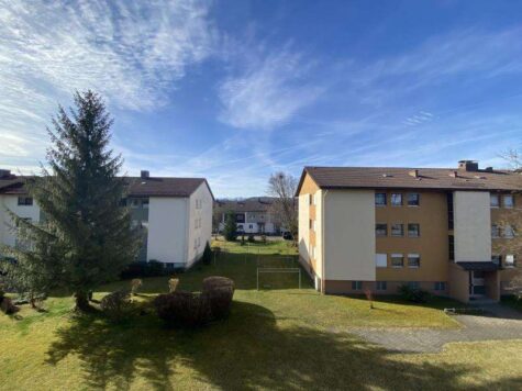 große 4 Zimmerwohnung im 2. Obergeschoss mit Balkon und Zugspitzblick in Peiting-Süd mit Keller u…, 86971 Peiting, Etagenwohnung