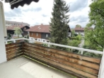 überdachter Balkon - Schön geschnittene 3-Zimmer-Wohnung mit Balkon und Garagenstellplatz in Weilheim
