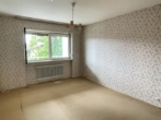 Schlafzimmer 2 - Schön geschnittene 3-Zimmer-Wohnung mit Balkon und Garagenstellplatz in Weilheim