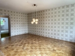 Wohnzimmer - Schön geschnittene 3-Zimmer-Wohnung mit Balkon und Garagenstellplatz in Weilheim