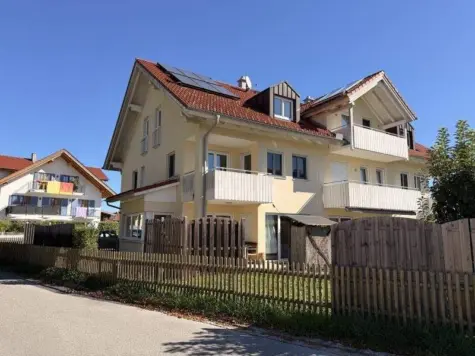 Am Klostergarten: großes modernes Eckhaus mit Südwestgarten im Klosterdorf Polling bei Weilheim, 82398 Polling, Reihenendhaus