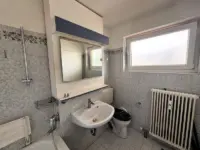 Badezimmer mit Fenster
