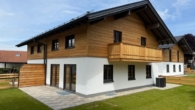 Süd-Westansicht - energieeffiziente Neubau-Doppelhaushälfte mit bezauberndem Garten und Garage in Ohlstadt bei Murnau