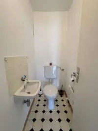 separates WC