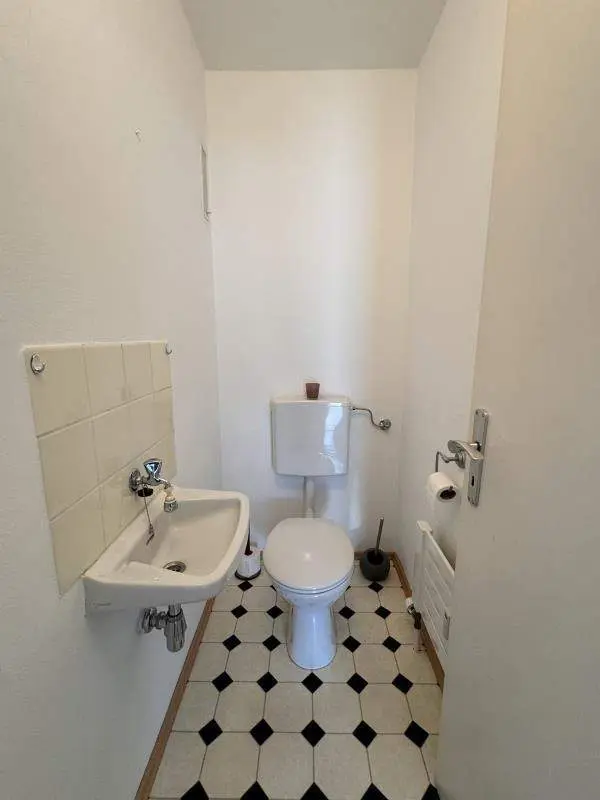 separates WC