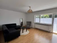 Wohnzimmer mit Balkonausgang