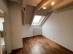 Schlafzimmer - Moderne 2,5-Zimmer-Wohnung mit Balkon und TG-Stellplatz in zentraler Lage von Weilheim zu vermieten