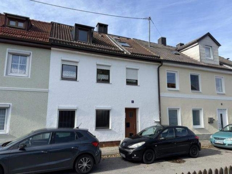 renovierungsbedürftiges Reihenmittelhaus am Gögerl in Weilheim mit Garten und Holzhütte, 82362 Weilheim in Oberbayern, Reihenmittelhaus