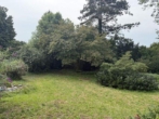 Gartenanlage mit Bach - Einfamilienhausvilla mit Einzelgarage und bezaubernder Gartenanlage
