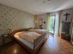 Schlafzimmer - Einfamilienhausvilla mit Einzelgarage und bezaubernder Gartenanlage