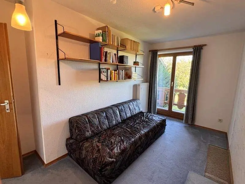 Kinderzimmer / Büro mit Balkon