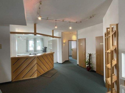Provisionsfrei! schöne Bürofläche im Süden von Weilheim im 1. Obergeschoss mit Balkon und Aufzug, 82362 Weilheim in Oberbayern, Praxis