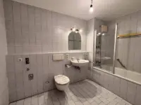 neutrales Badezimmer