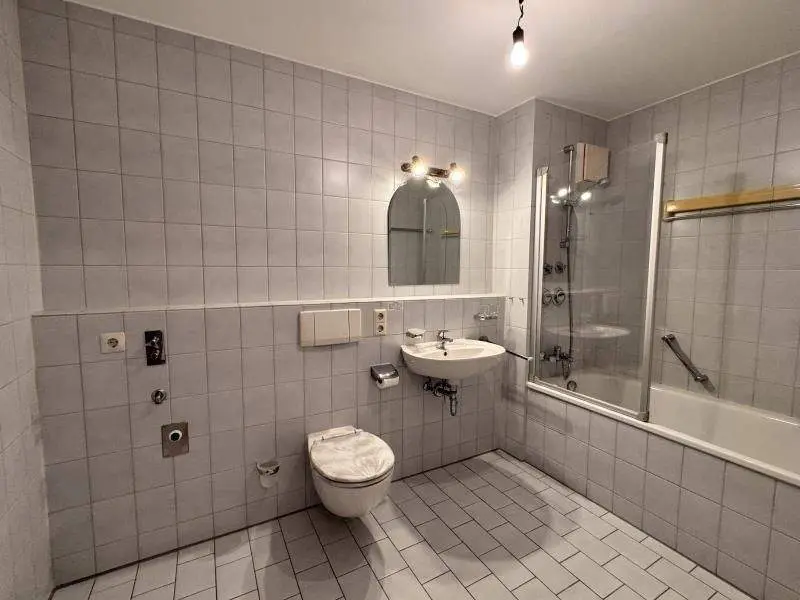 neutrales Badezimmer